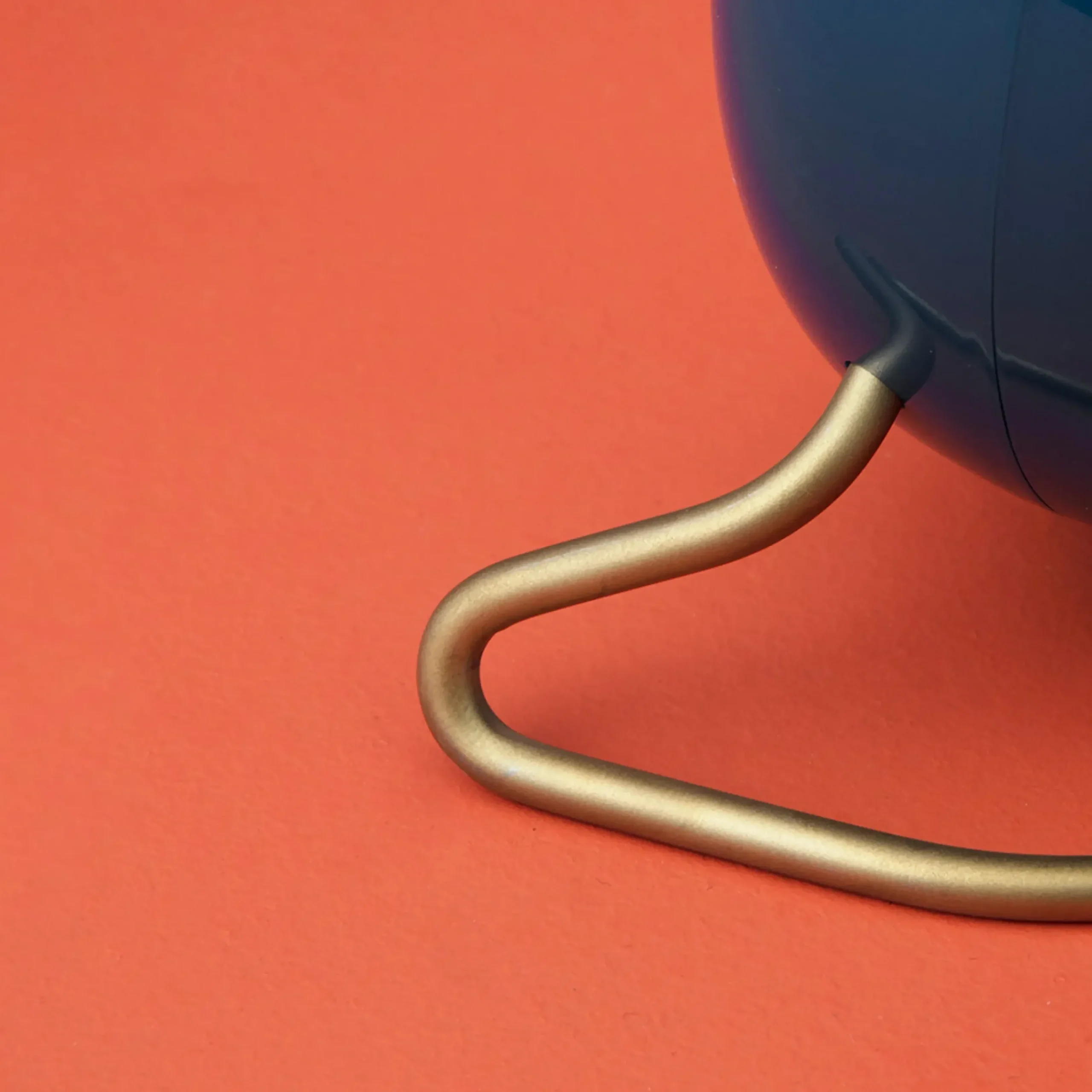 Arne Jacobsen Station Bordur Ø11 cm petroleum/hvid | Køb her
