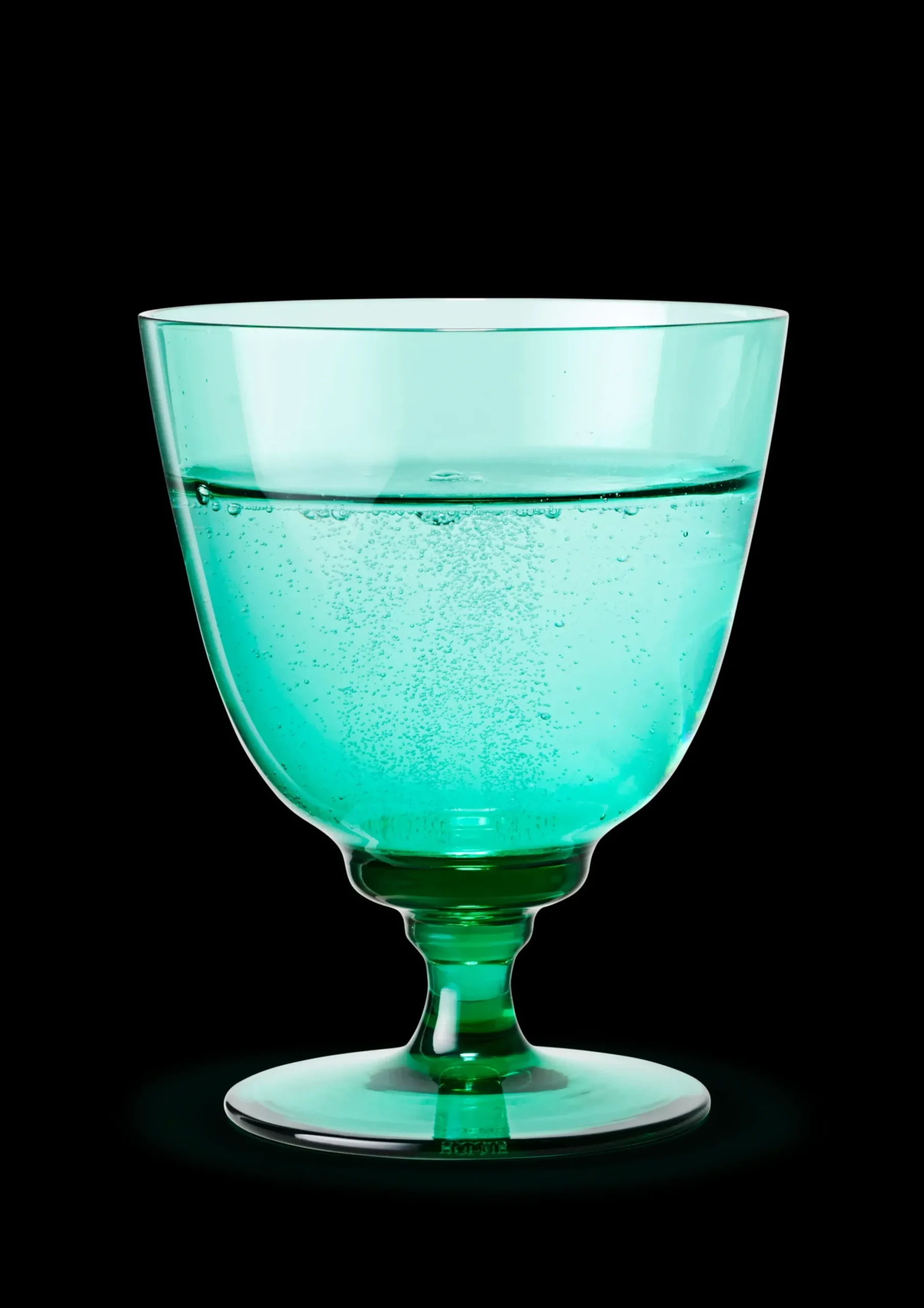 Holmegaard Flow Glas på fod 35 cl emerald green | Køb her