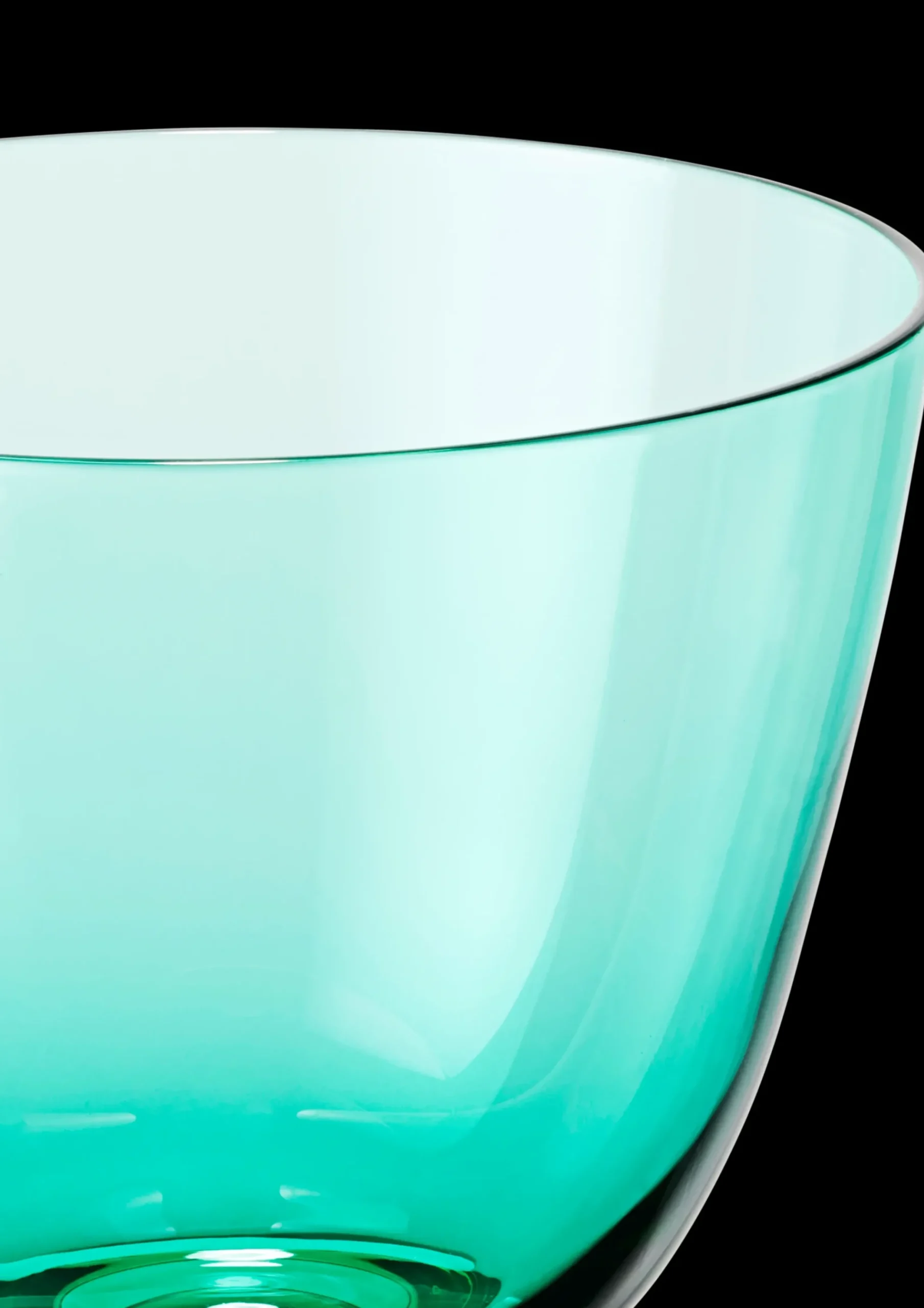 Holmegaard Flow Glas på fod 35 cl emerald green | Køb her