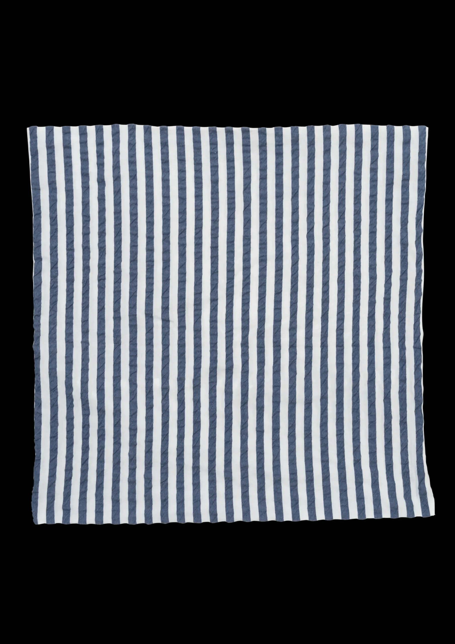 JUNA Bæk&Bølge Lines Pudebetræk 63x60 cm mørk blå/hvid