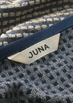 JUNA Check Håndklæde 70x140 cm mørk blå/sand | Køb her