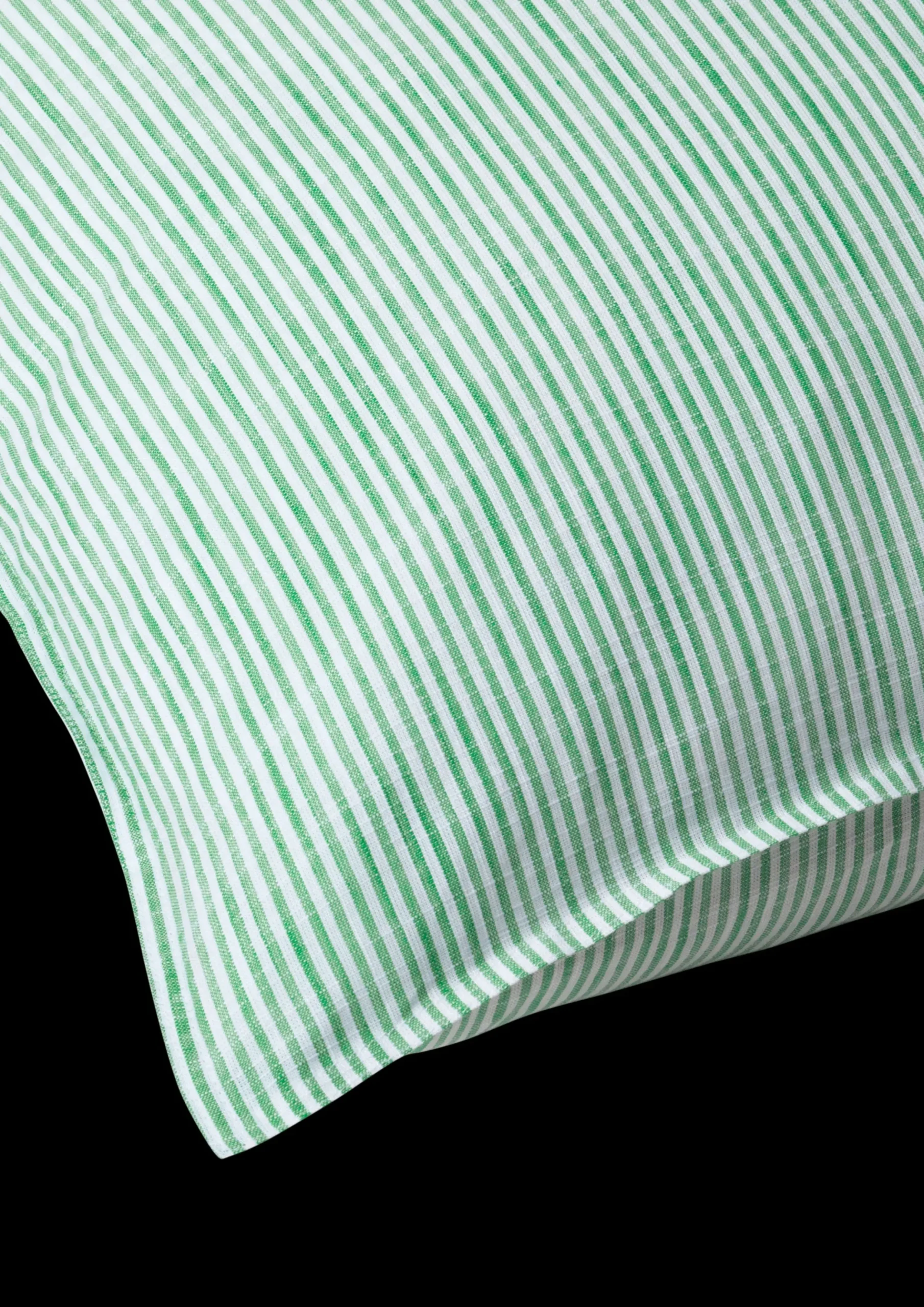 JUNA Monochrome Lines Pudebetræk 63x60cm grøn/hvid | Køb her