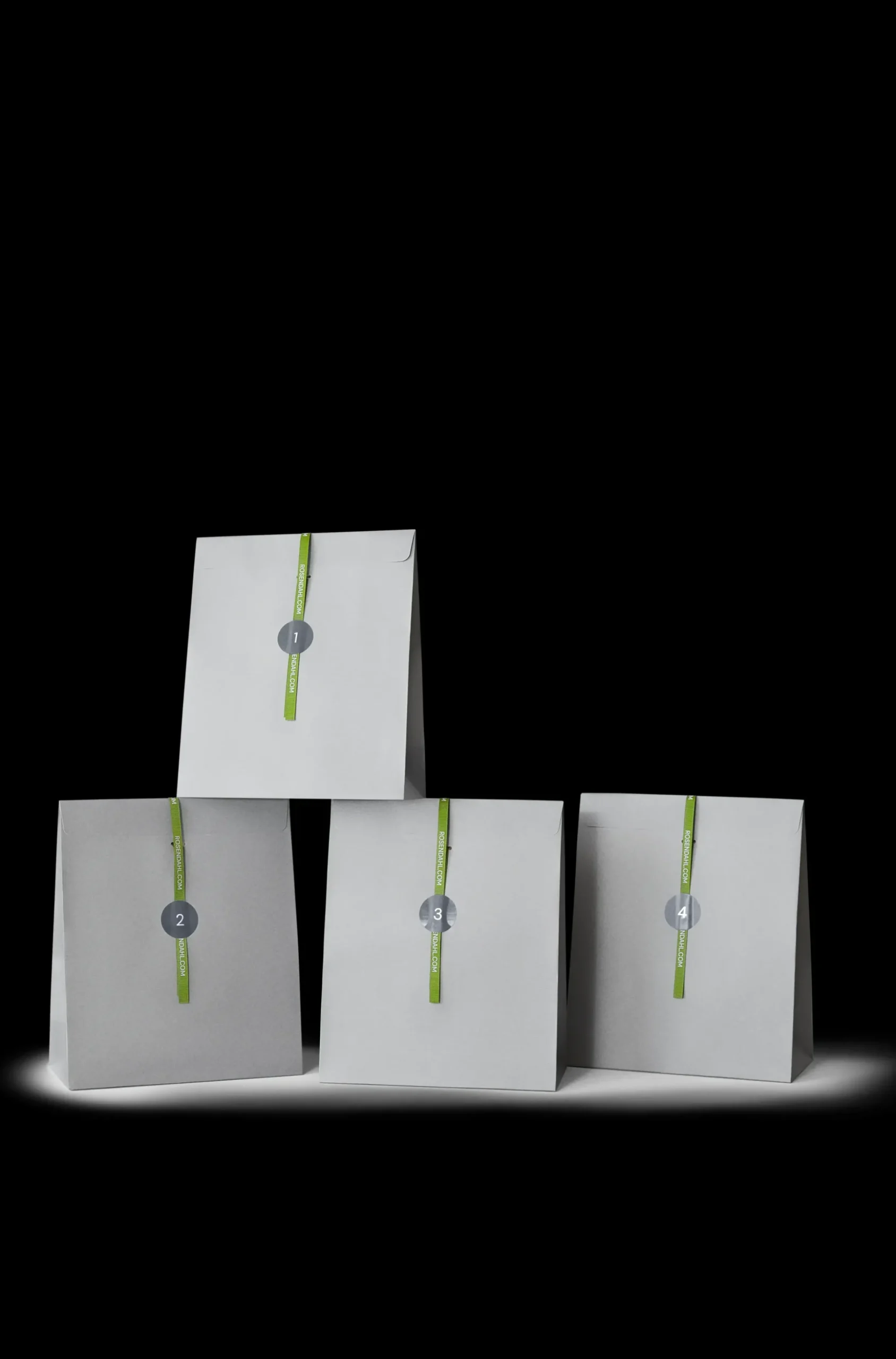 Kay Bojesen Adventskalender 2024 i grå fra serien Giftbox