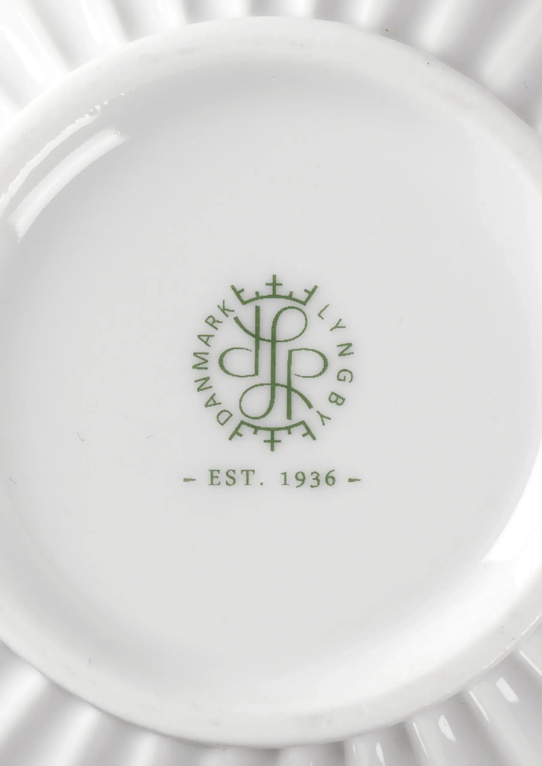 Lyngby Porcelæn Lyngby Tura Vase H18 hvid porcelæn | Køb her