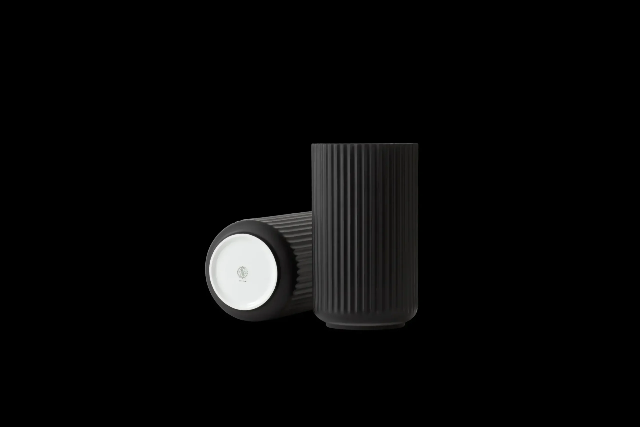 Lyngby Porcelæn Lyngby Vase H38 sort porcelæn | Køb her