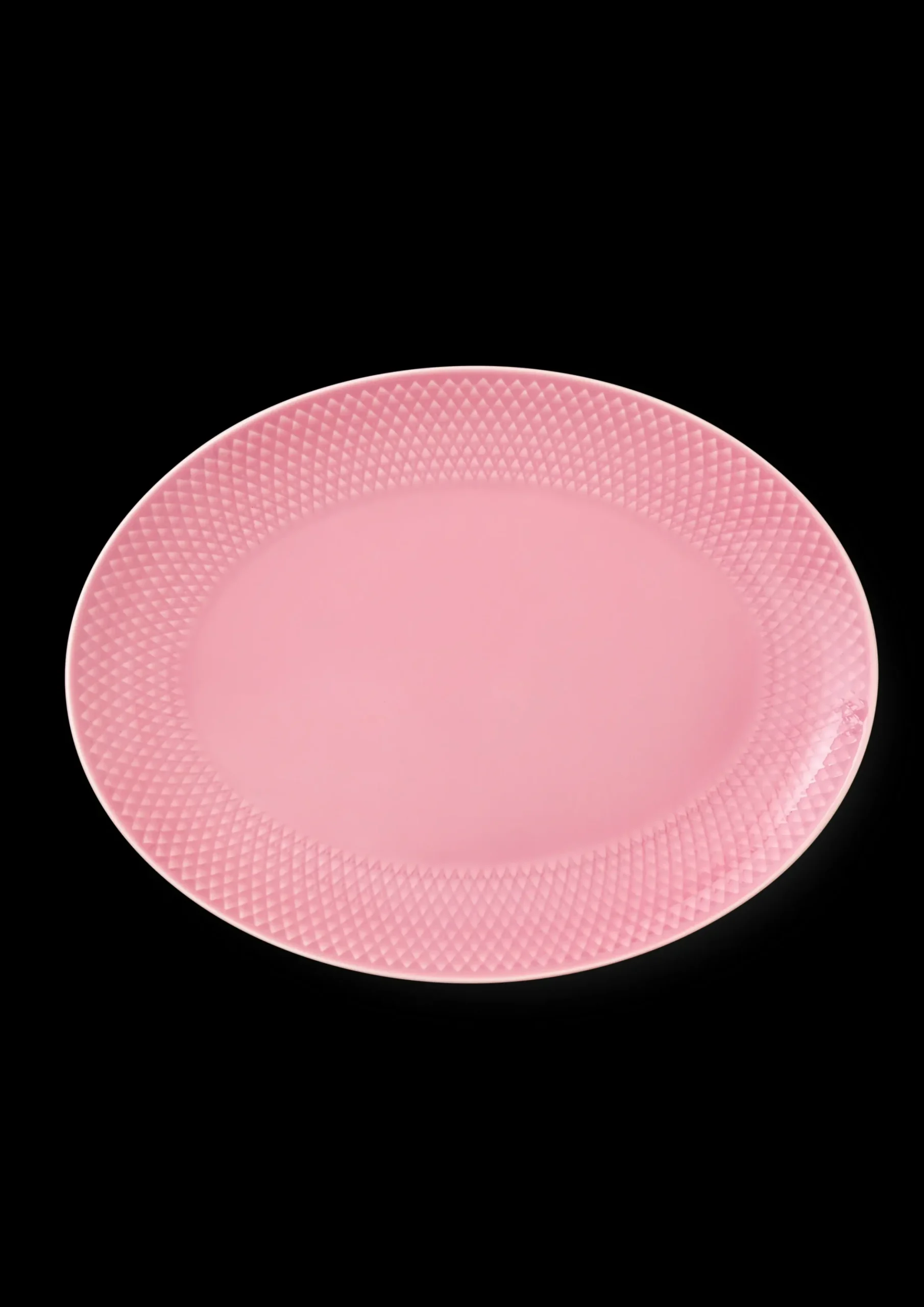 Lyngby Porcelæn Ovalt serveringsfad 28.5x21.5 cm i rosa