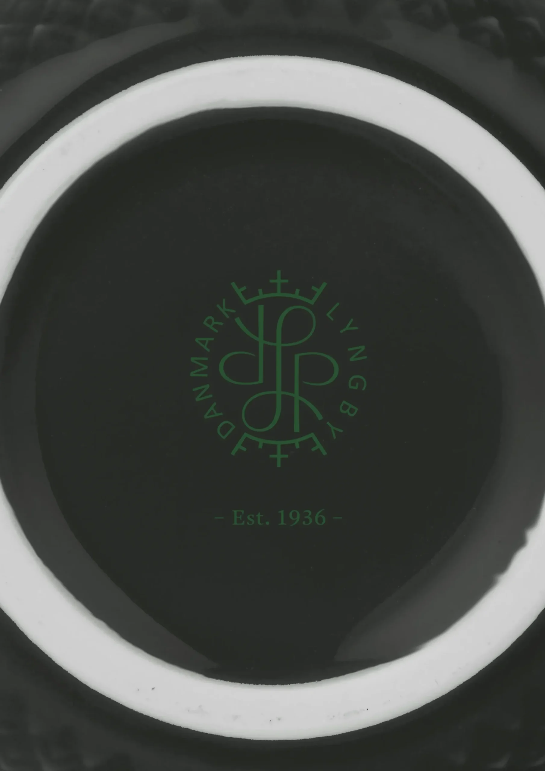 Lyngby Porcelæn Rhombe Earth Krus med hank 39 cl slate