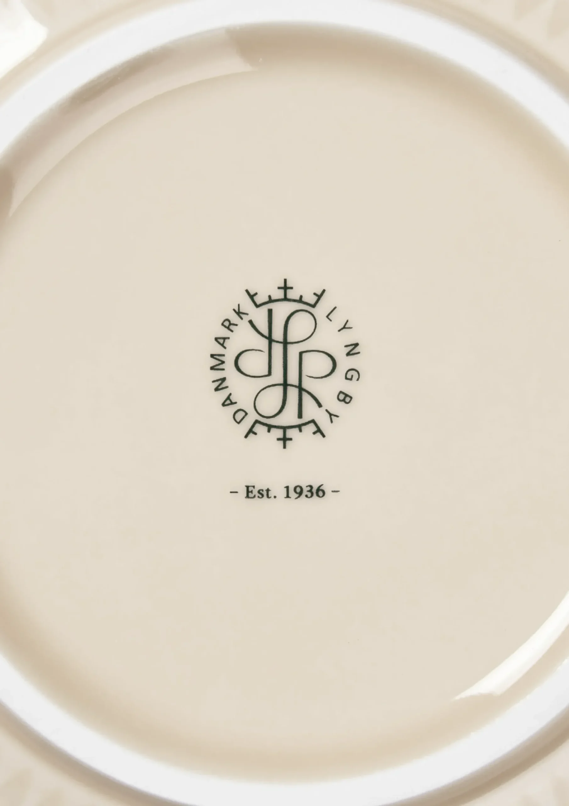 Lyngby Porcelæn Rhombe Earth Serveringsskål Ø22 cm marble