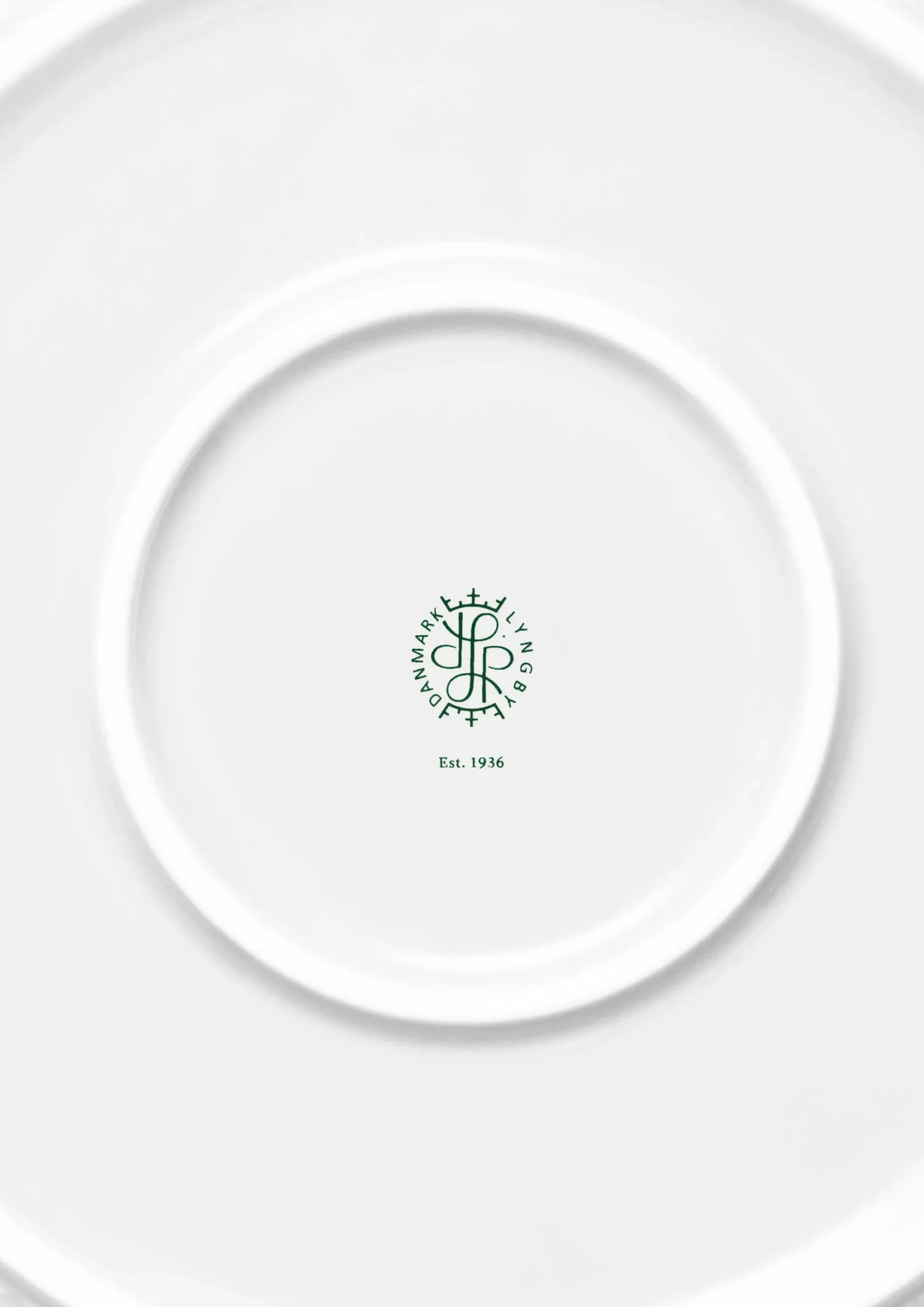Lyngby Porcelæn Rhombe Serveringsskål Ø28 cm hvid | Køb nu